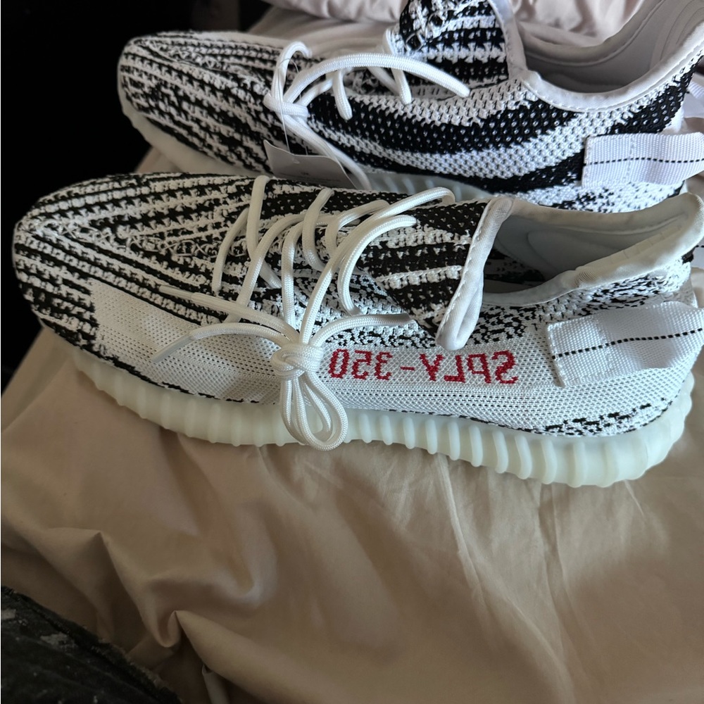 Yeezy Boost 350 V2 zebras